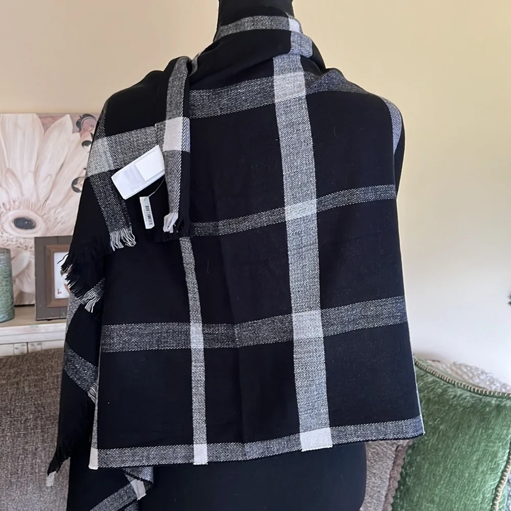NWT Gap Black/White Acrylic Checkered‎ Scarf w/ Fringe